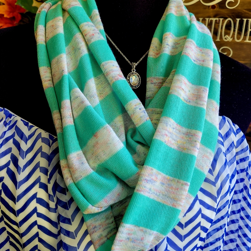 Justice Infinity Scarf - Picture 3 of 5